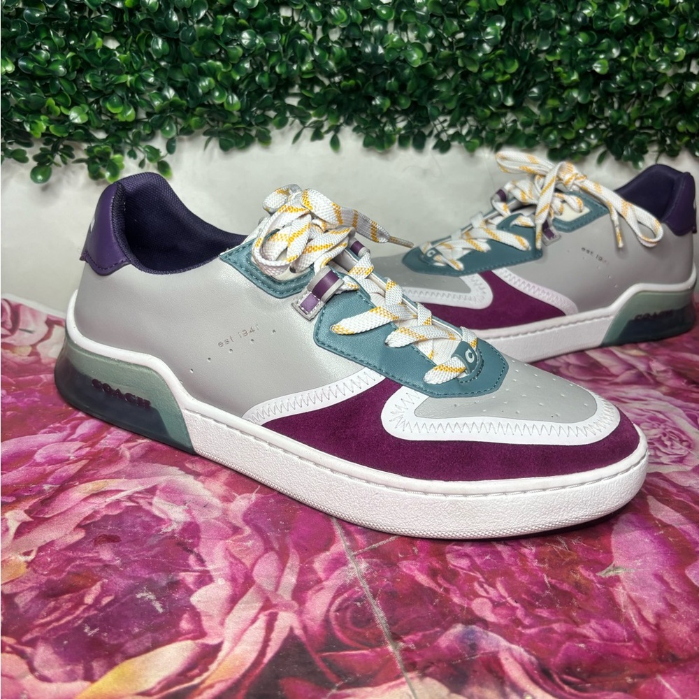 Women’s size 10 coach shoes - Picture 3 of 9